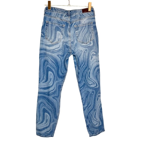 HOLLISTER Curvy High-Rise Mom Jeans in Marble Denim. Size 26 - Picture 4 of 9